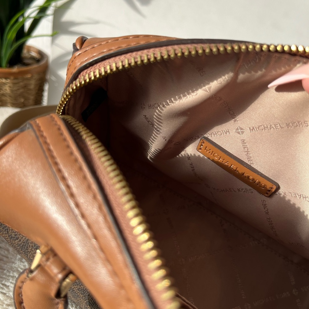 Michael Kors Brown and Cream Crossbody  hand Bag xs Duffle xbody travel mini - Picture 6 of 6
